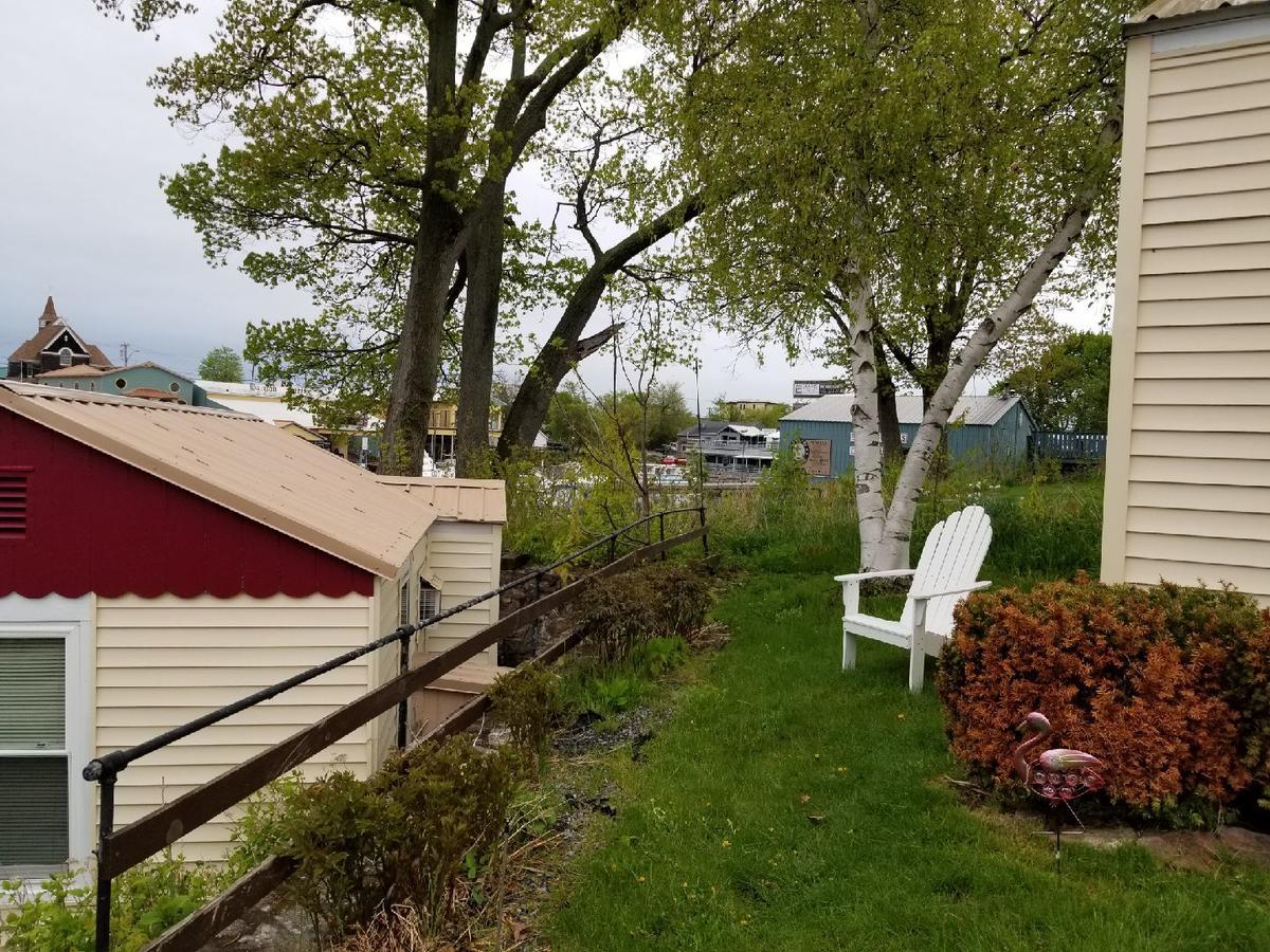 Hills Motor Court & Marina Motel Alexandria Bay Exterior photo